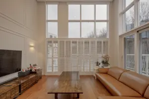 복층 천장이 선사하는 클래식 펜트하우스 거실